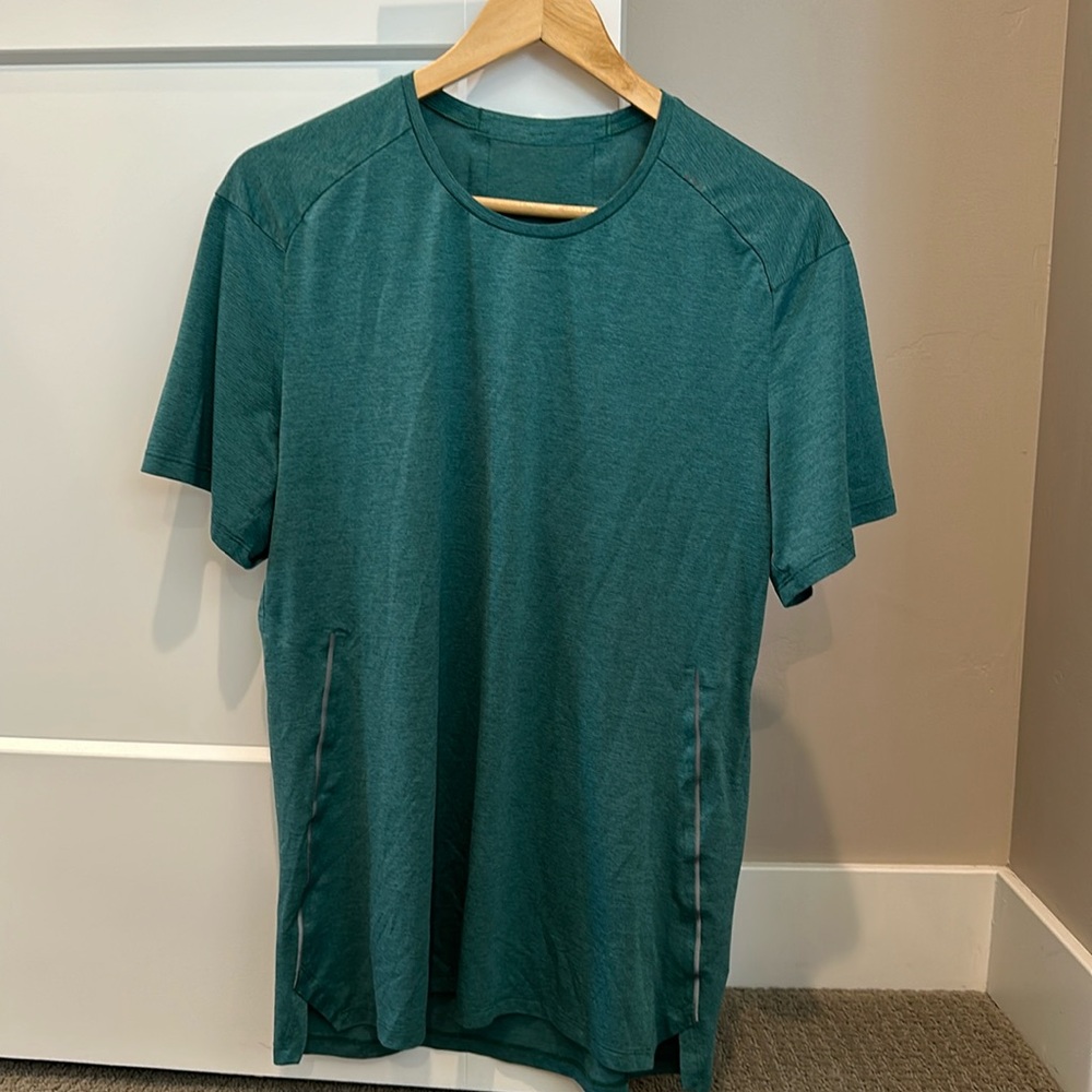 Men’s Lululemon t shirt